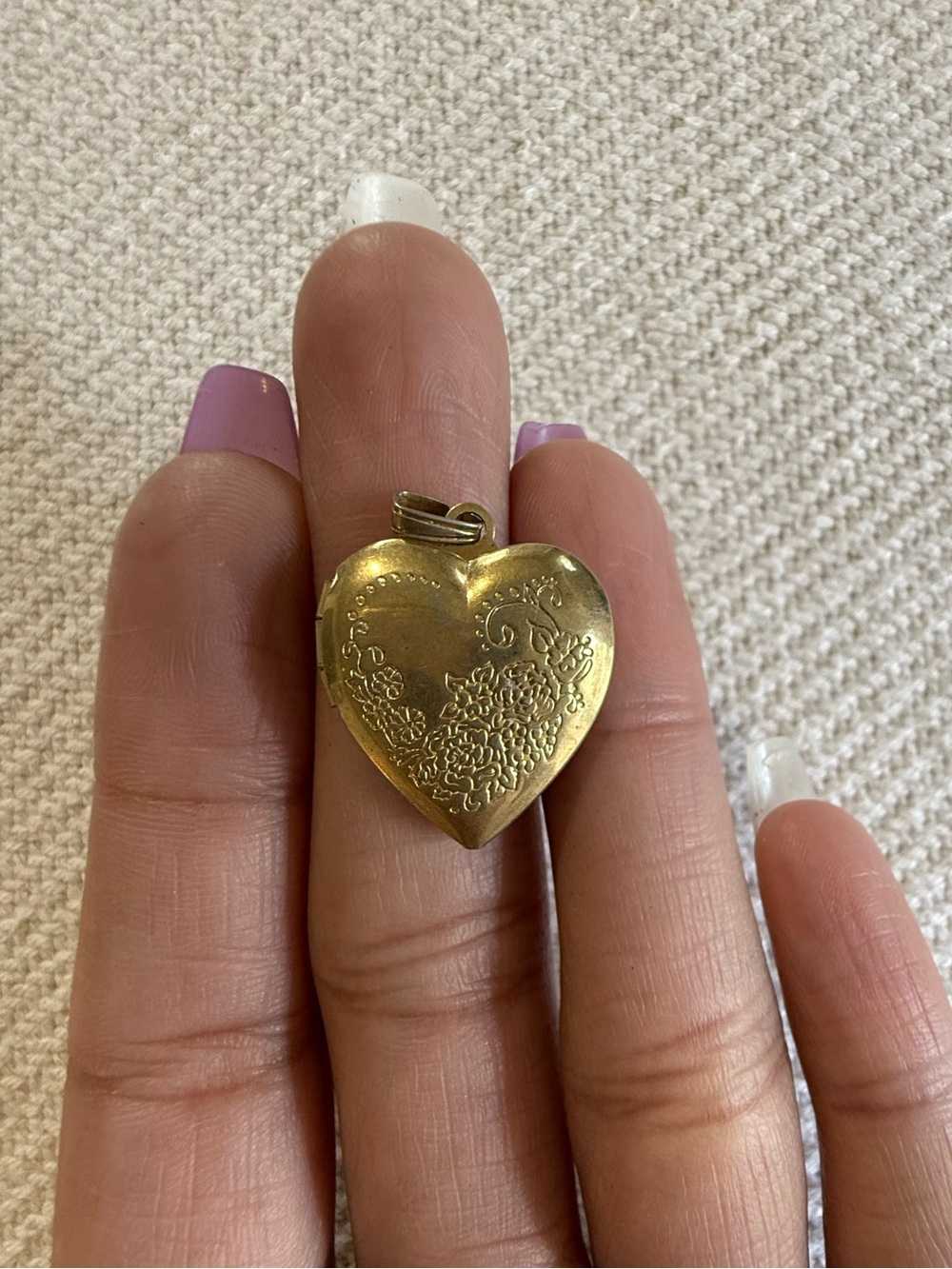 Vintage gold-tone floral embossed heart locket